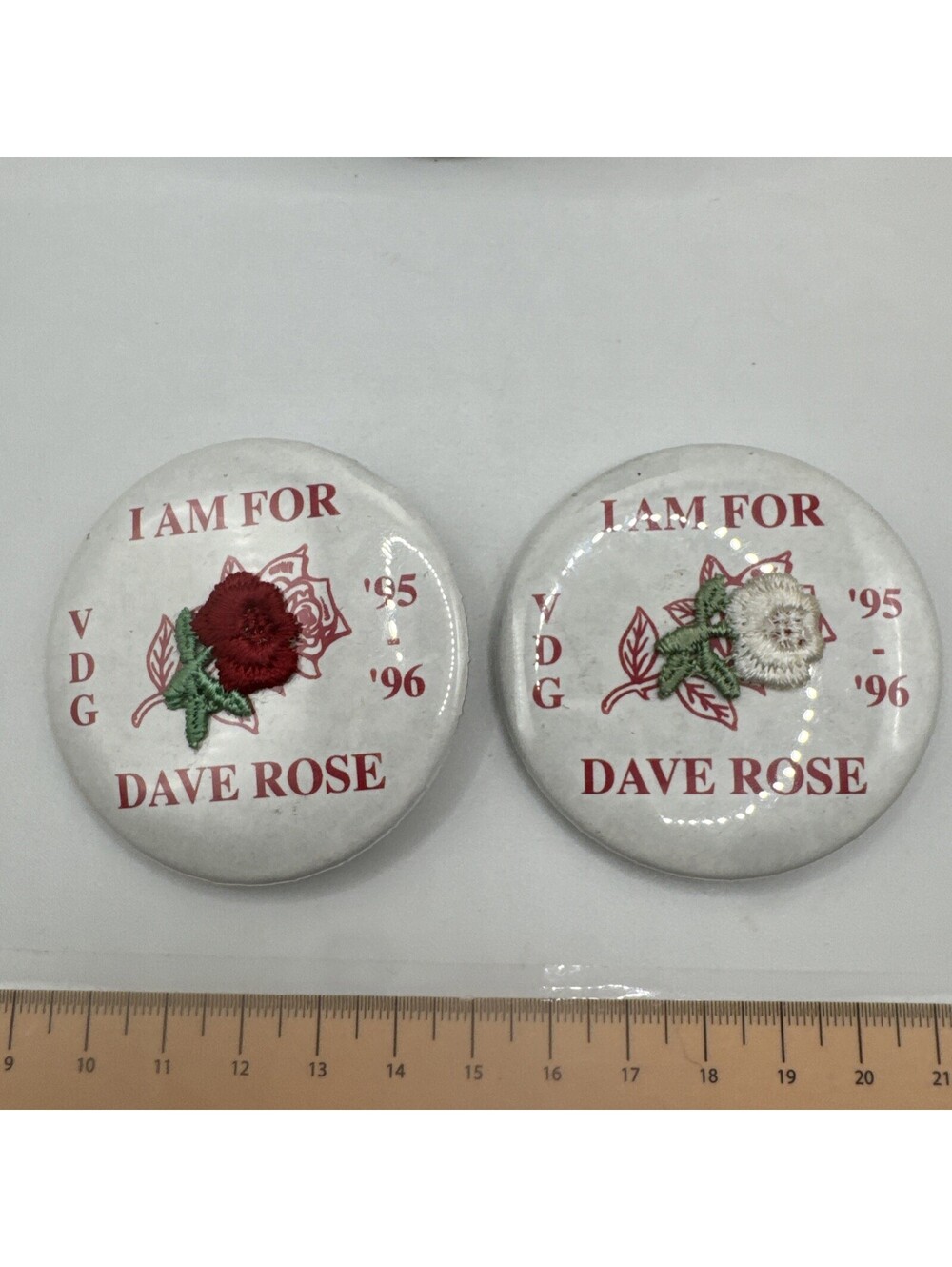 I Am For Dave Rose 95-96 Pin Backs - Lot Of 2 Red And White Rose